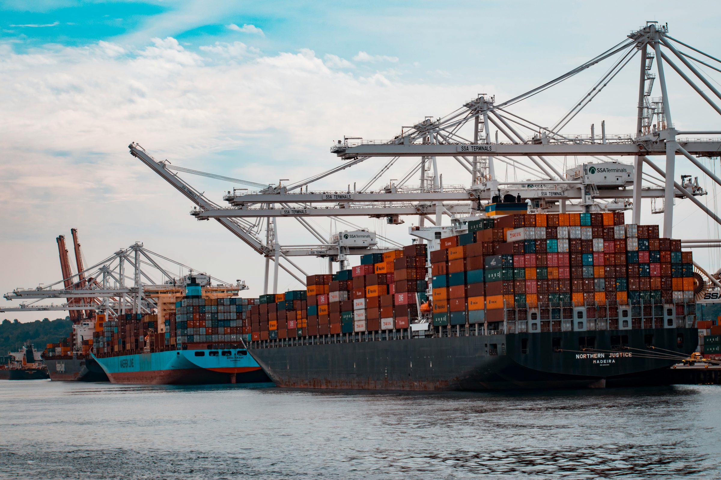 Container port representing capital and trade flows into Turkey